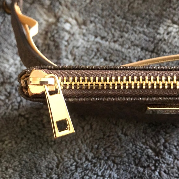 Michael Kors Signature Fanny Pack - Picture 7 of 13